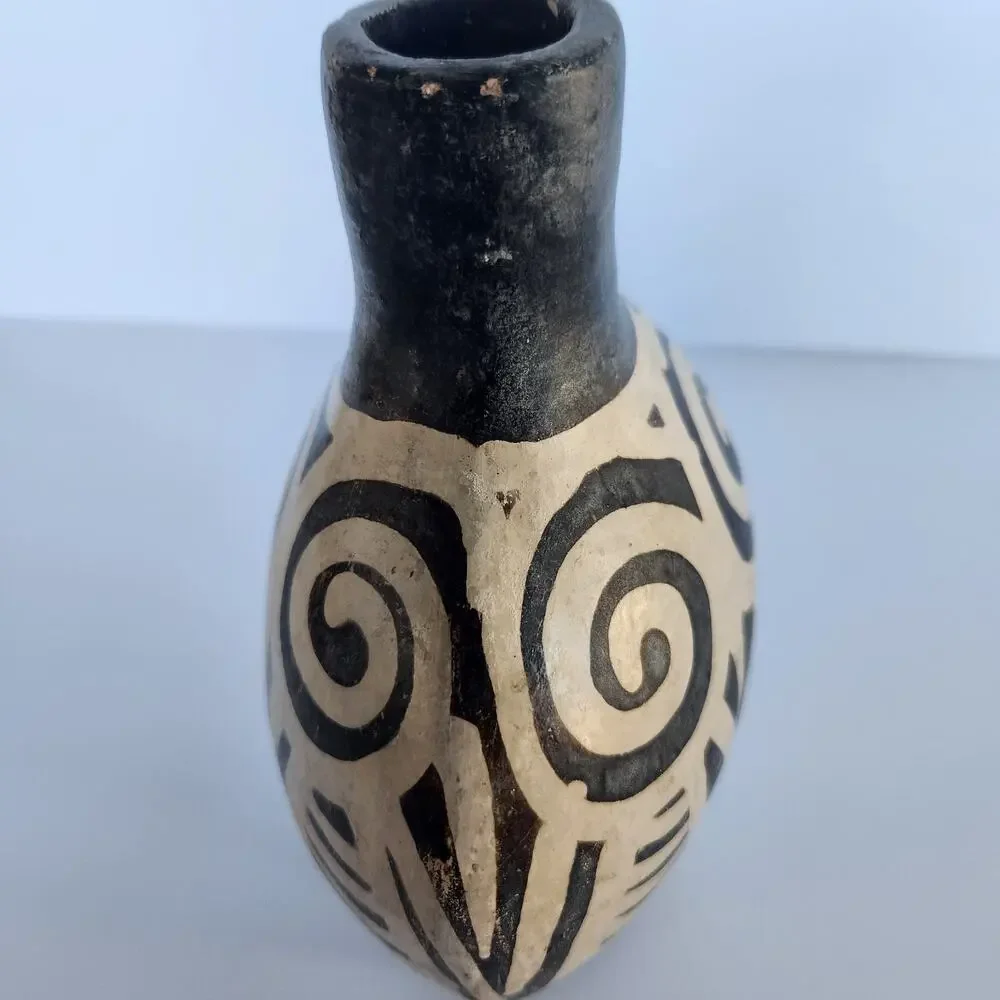 Lenca Honduras Indigenous Tribal Folk Art Clay Pottery Vase Blackware Geometric